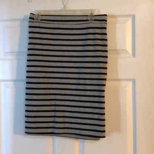 Black and gray stripe knit skirt